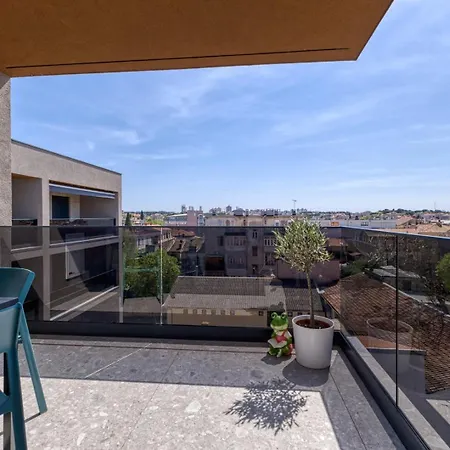 New Modern Mima Apartman *