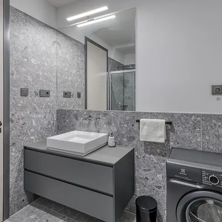 New Modern Mima Póla