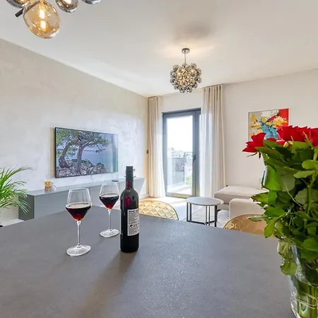 New Modern Mima Apartman *