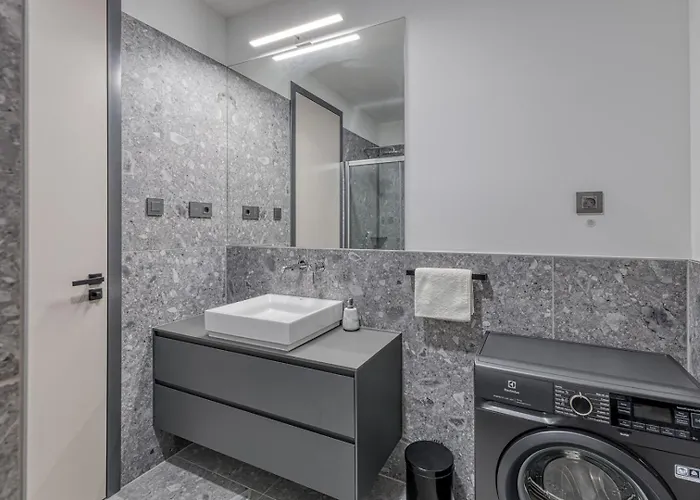 New Modern Mima Pula