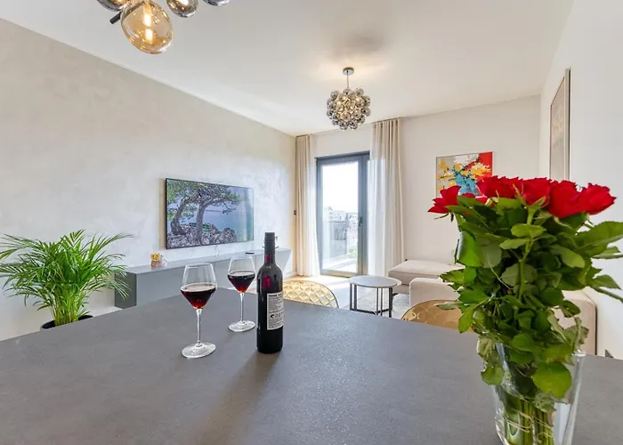 New Modern Mima Apartman *