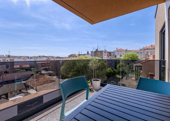 New Modern Mima * Pula